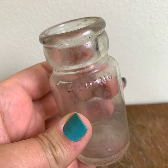 Owen Illinois Little Boy Blue Blueing laundry whitener 1910-40s embossed bottle - Picture 7 of 10